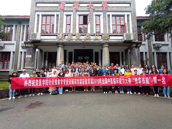 图2:william威廉英国在校学生热烈欢迎代表队载誉归来